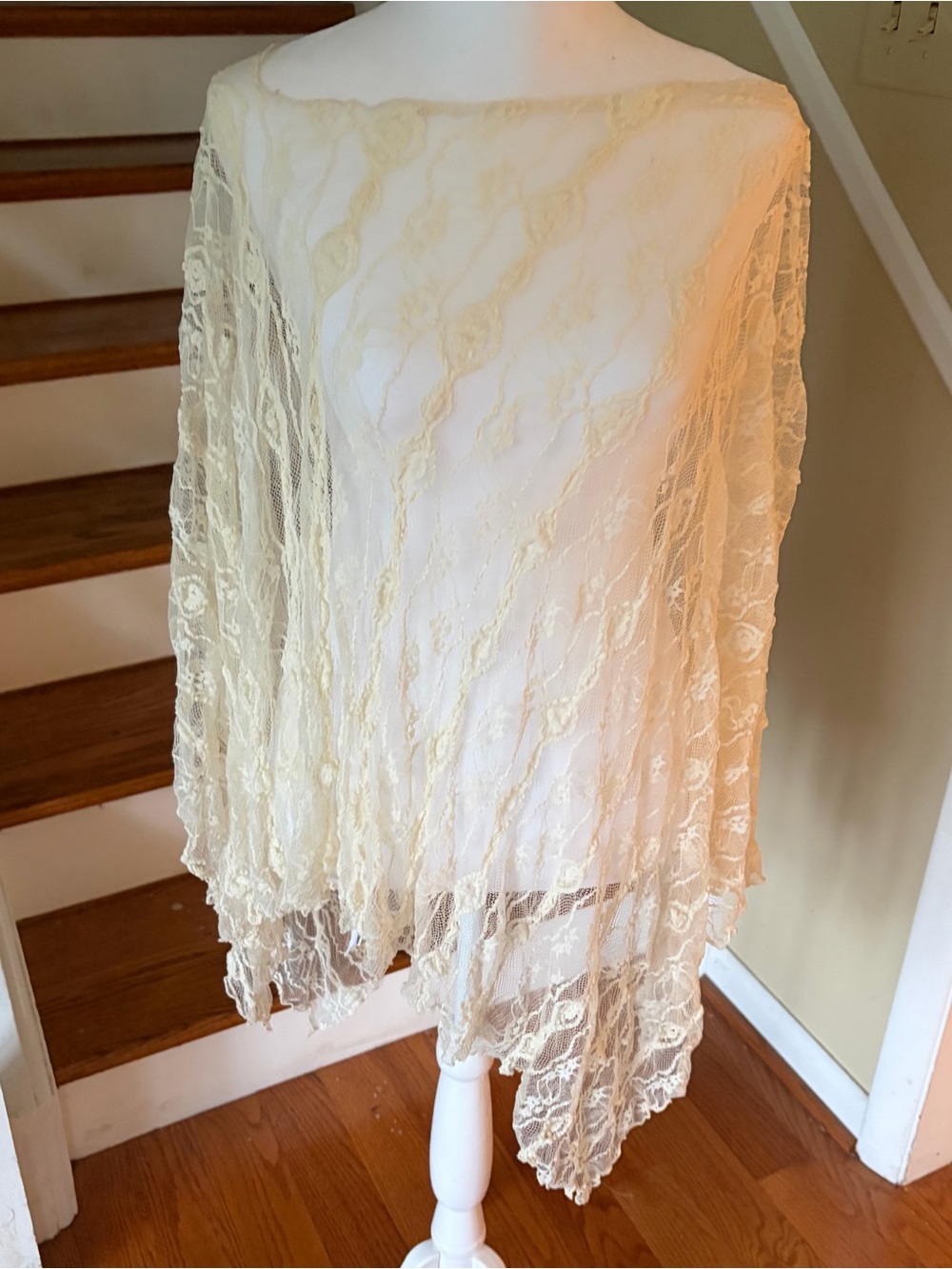 Vintage Helen Welsh Lace Poncho Shawl Made in Italy Ivory Boho Y2K Asymmetrical